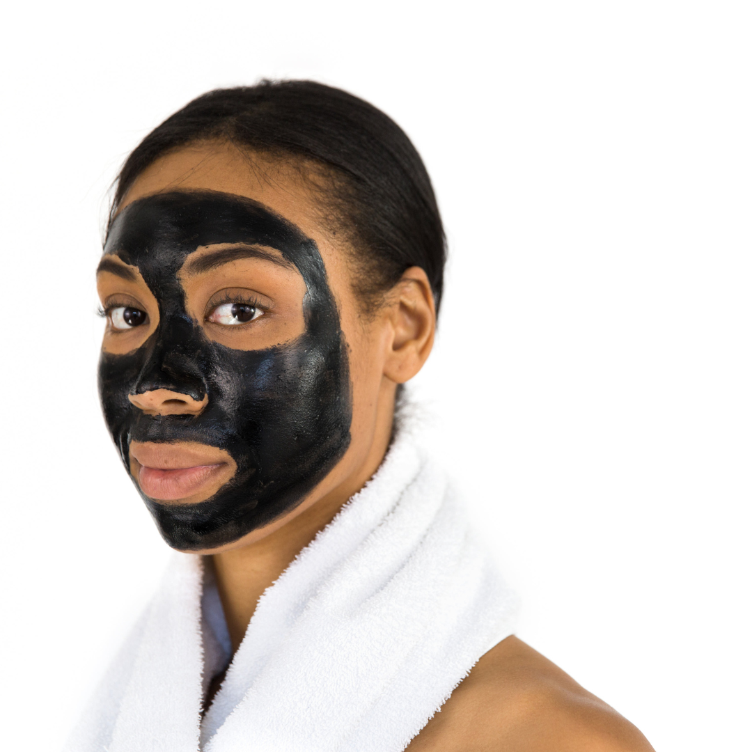 Fili di seta al collagene e maschere al carbone: cosmesi giapponese