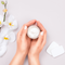 Manicure russa con rimozione e applicazione smalto semipermanente