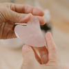 Massaggio viso GUA SHA in istituto e pietra domiciliare GUA SHA