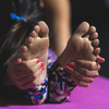 Manicure alla russa e Pedicure estetico con applicazione mani e piedi di smalto semipermanente