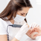 Manicure alla russa e Pedicure estetico con applicazione mani e piedi di smalto semipermanente