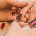 Manicure alla russa e Pedicure estetico con applicazione mani e piedi di smalto semipermanente